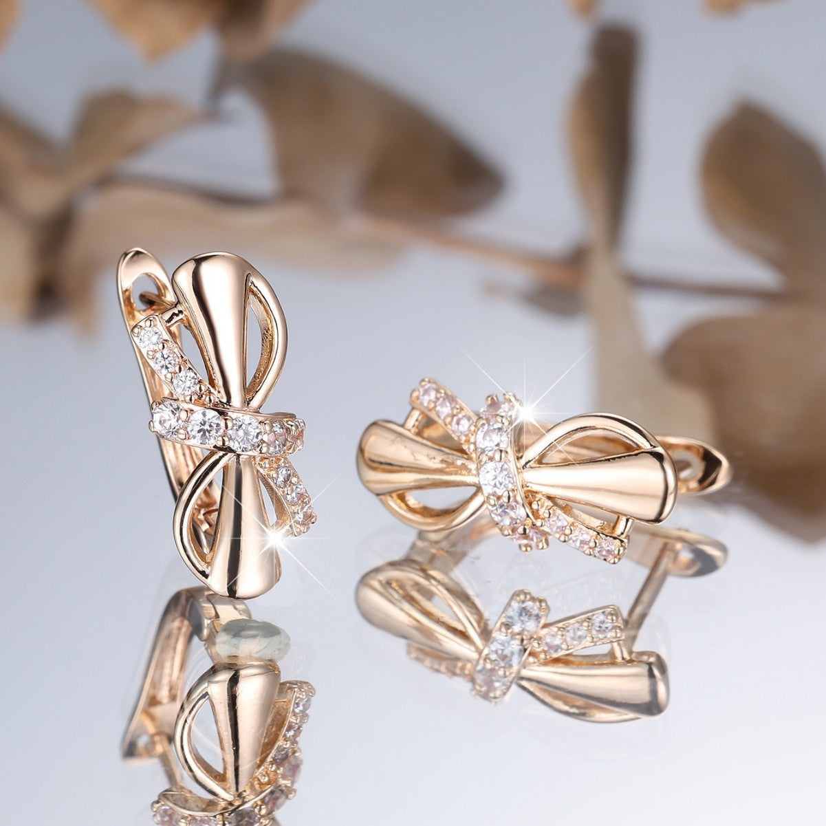 Champagne Gold Round White Diamond Fine Bends And Hitches Ear Clip Weloria