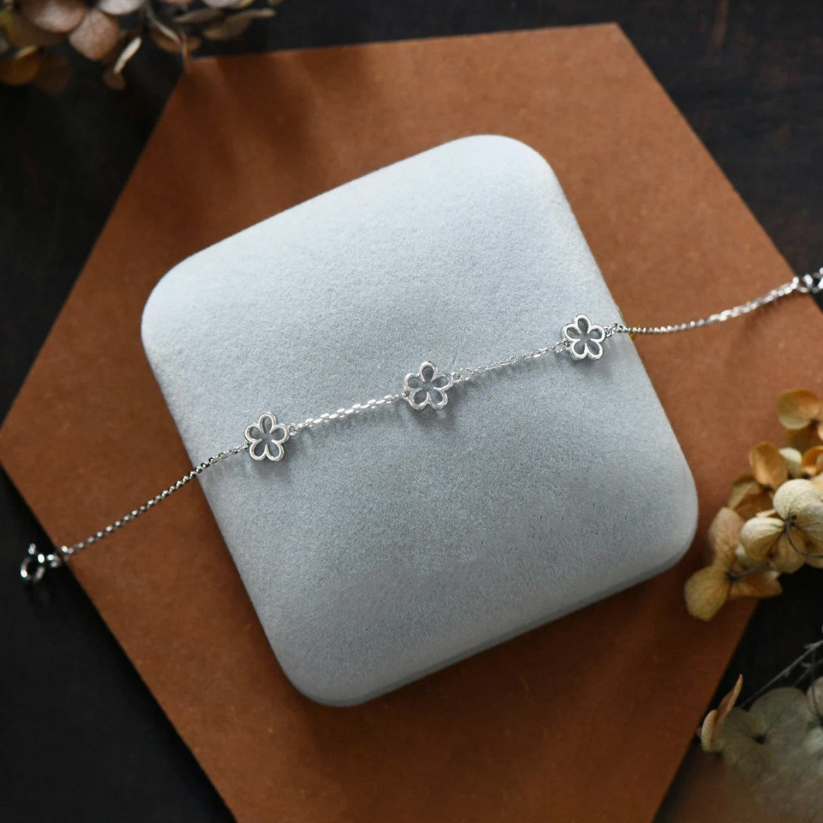 Women's All-match S925 Sterling Silver Light Luxury Flower Bracelet Weloria