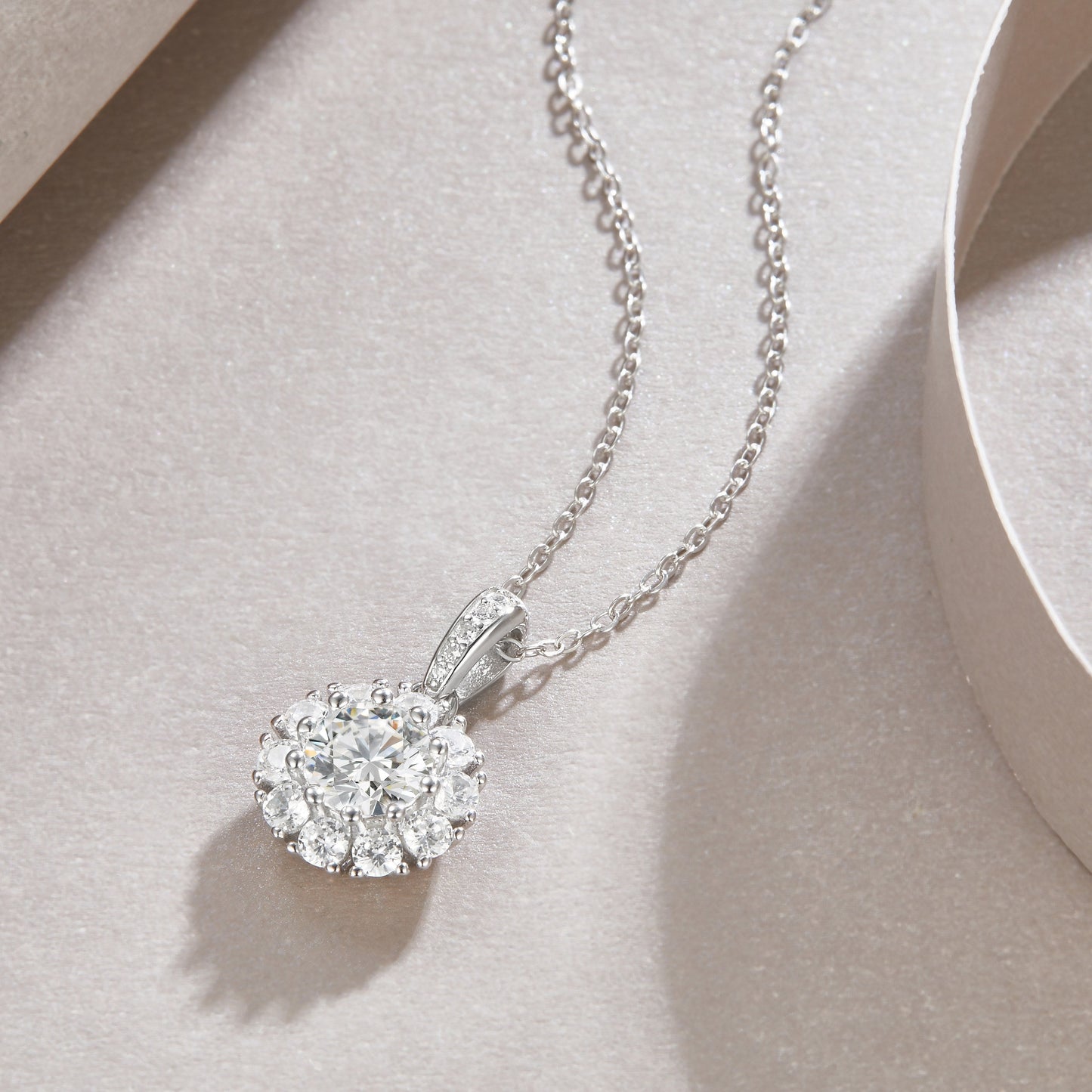 Blossom - A Fashionable And Luxurious Diamond Jewelry Pendant Set With 1-carat Moissan Diamond S925 Sterling Silver And Platinum Plating Weloria