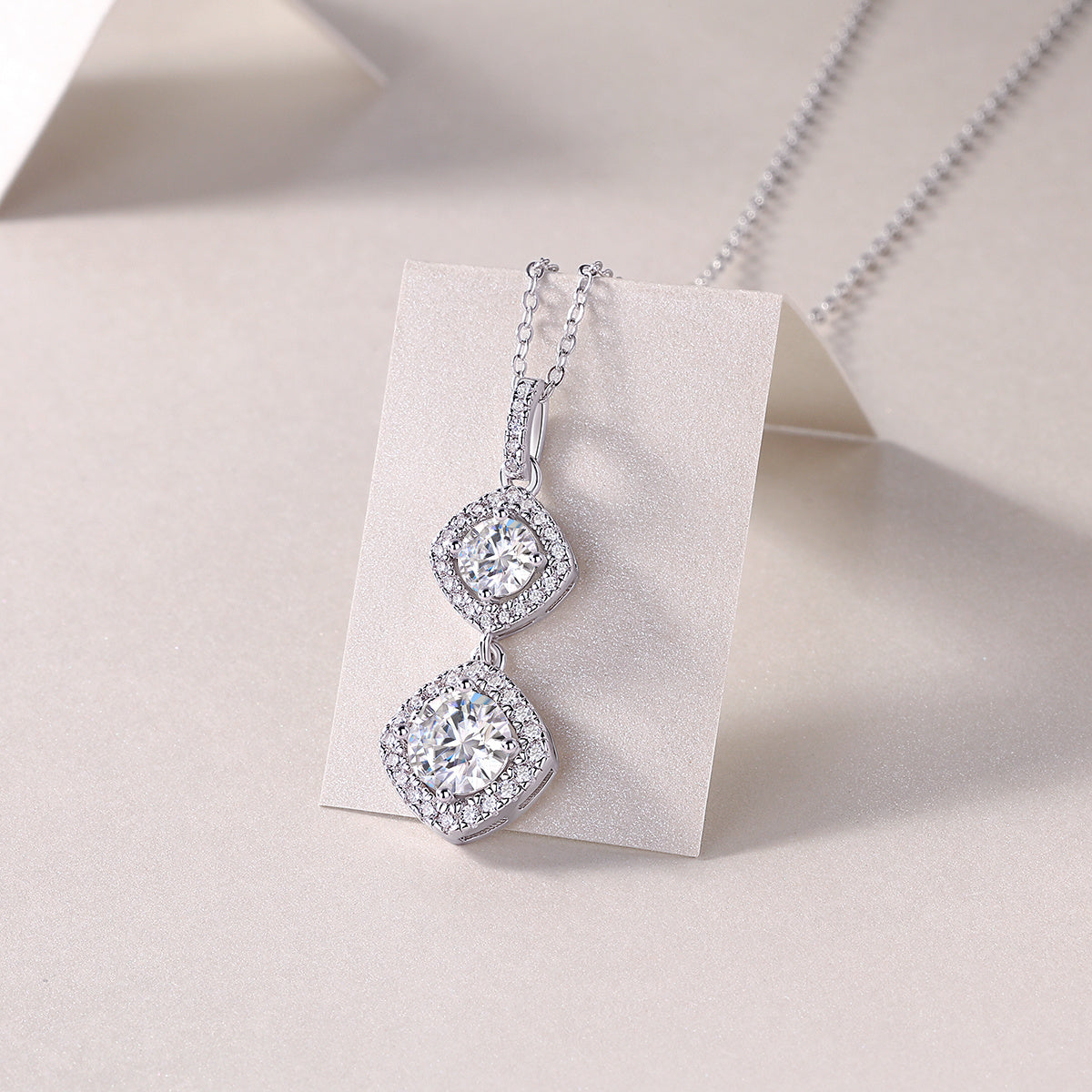 Snowy Wonderland - A Fashionable And Luxurious Diamond Jewelry Pendant Set With 1-carat Moissanite S925 Sterling Silver And Platinum Plating Weloria
