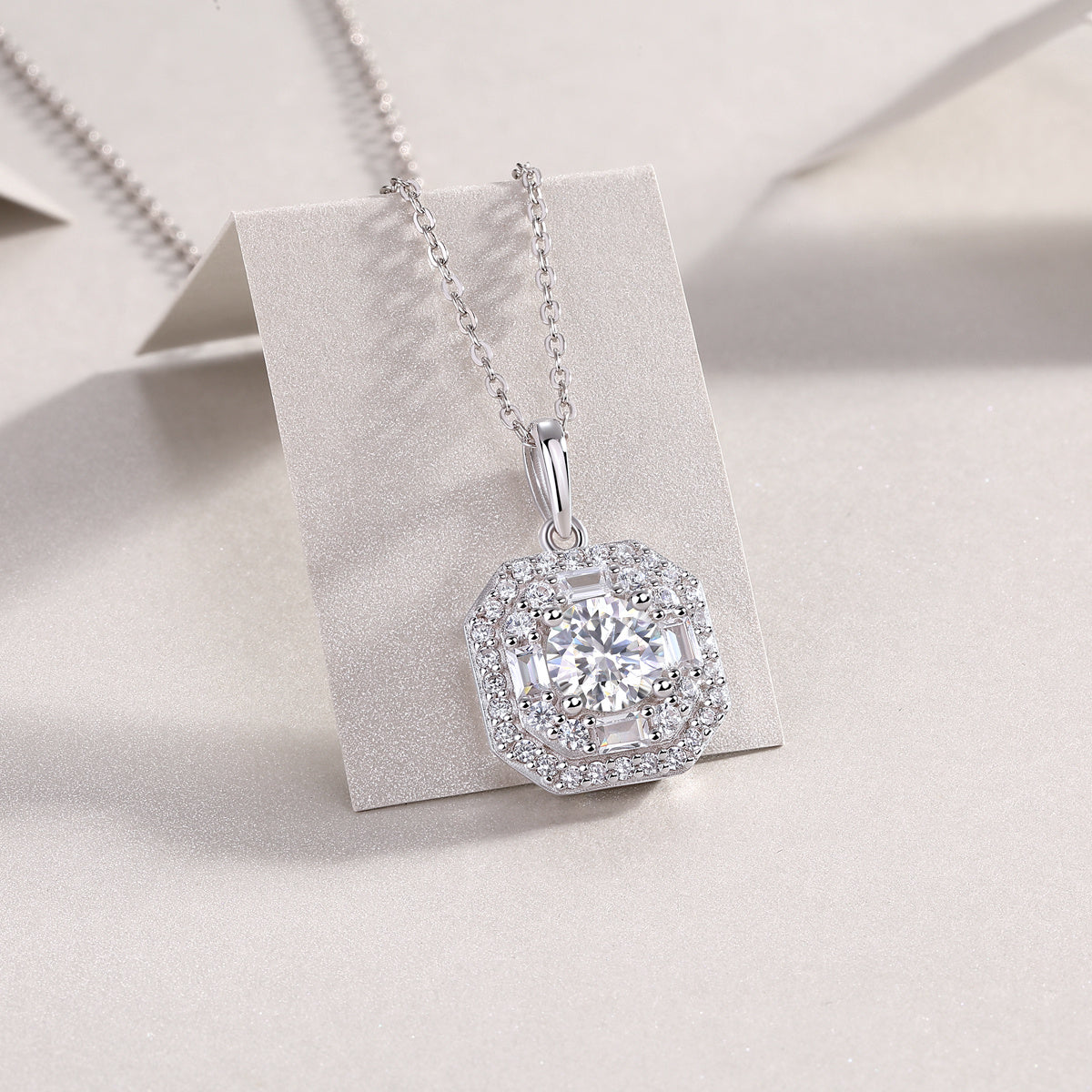 Small Square Bag - A Fashionable And Luxurious Diamond Jewelry Piece Set With 1-carat Moissan Diamond S925 Sterling Silver And Platinum-plated Pendant Weloria
