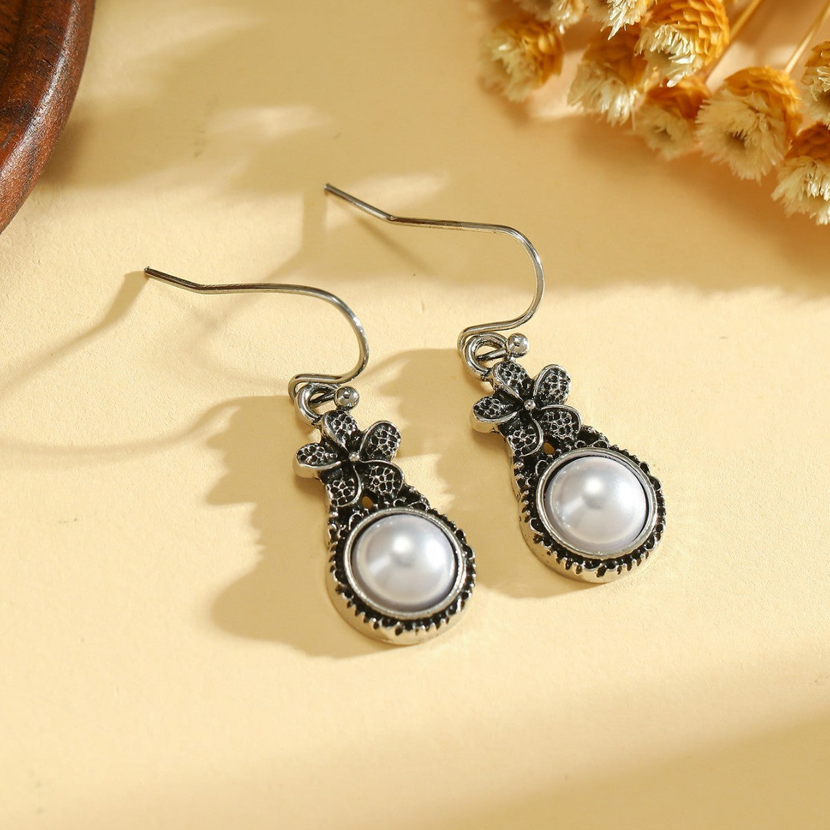Environmental Alloy Plating Vintage Silver Plated Flower Inlaid Pearl Earrings Weloria