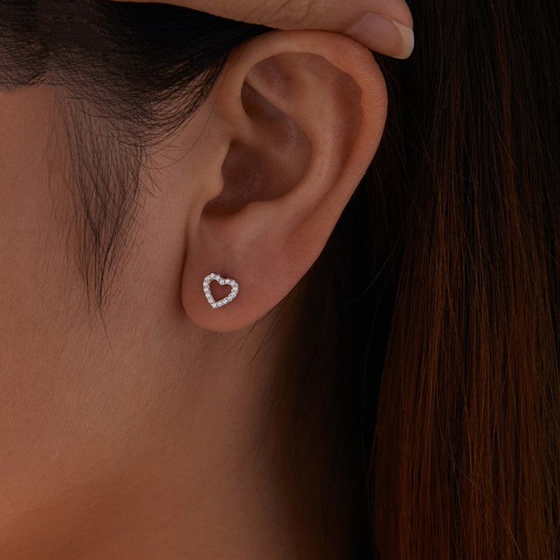 S925 Loving Heart In Sterling Silver Moissanite Stud Earrings Weloria