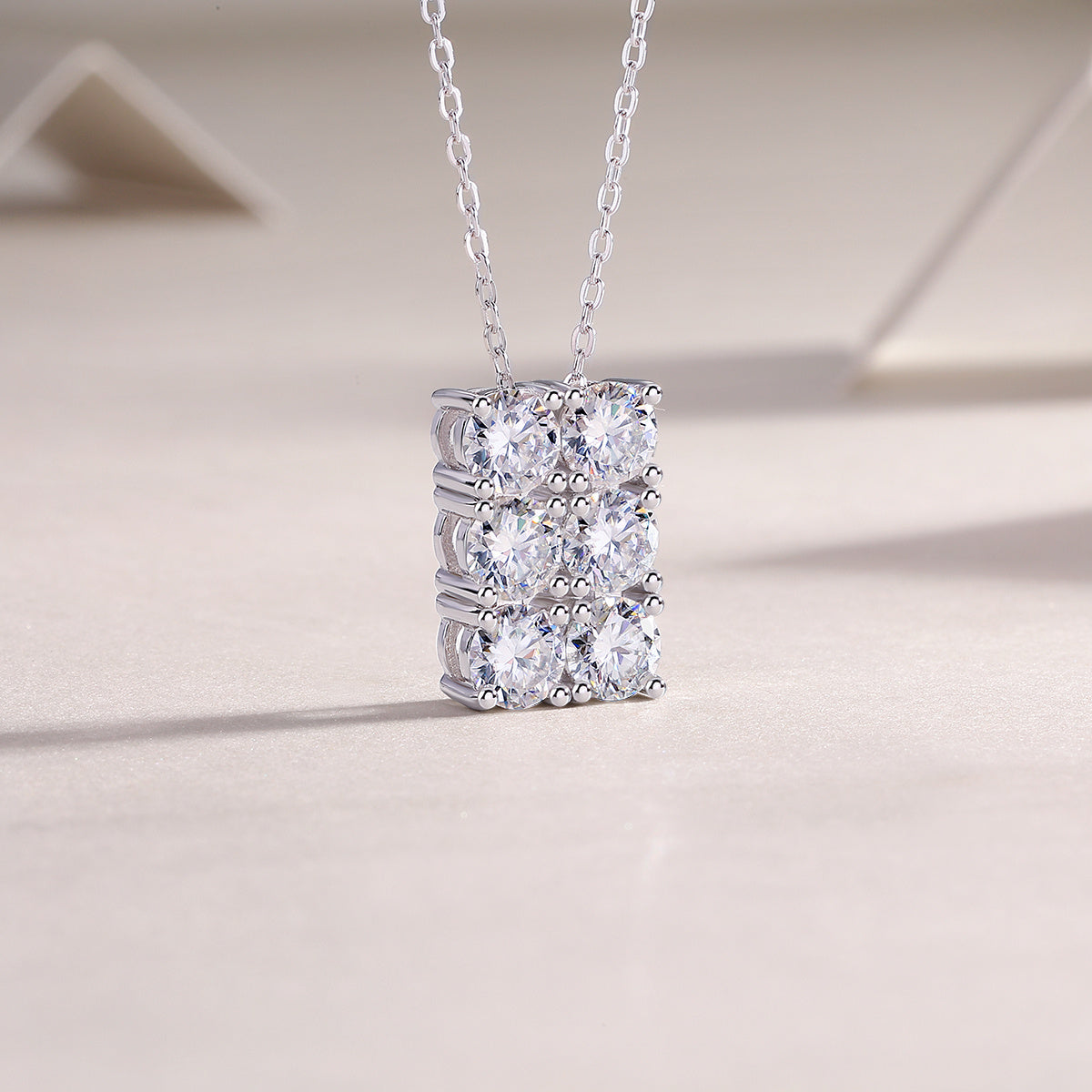 Grand Round - A Fashionable And Luxurious Diamond Jewelry Piece Set With 0.5-carat And 0.3-carat Moissan Diamonds, S925 Sterling Silver And Platinum-plated Pendant Weloria