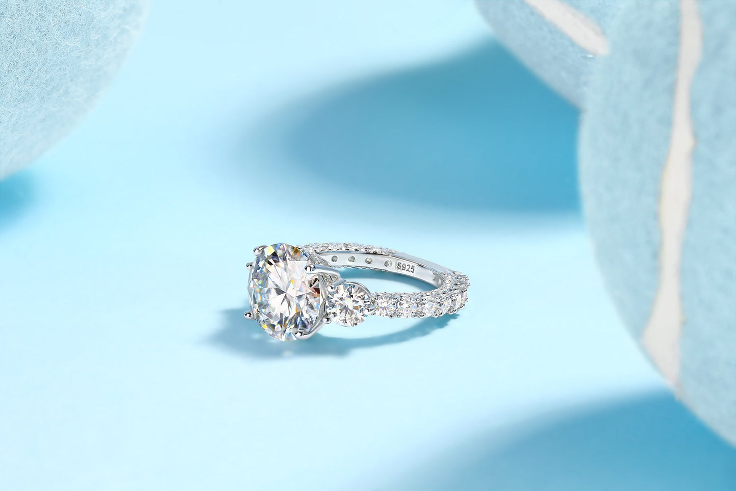 Three-diamond Brilliance - A Fashionable And Luxurious Jewelry Piece Set With 5-carat Moissanite S925 Sterling Silver And Platinum-plated Diamond Weloria