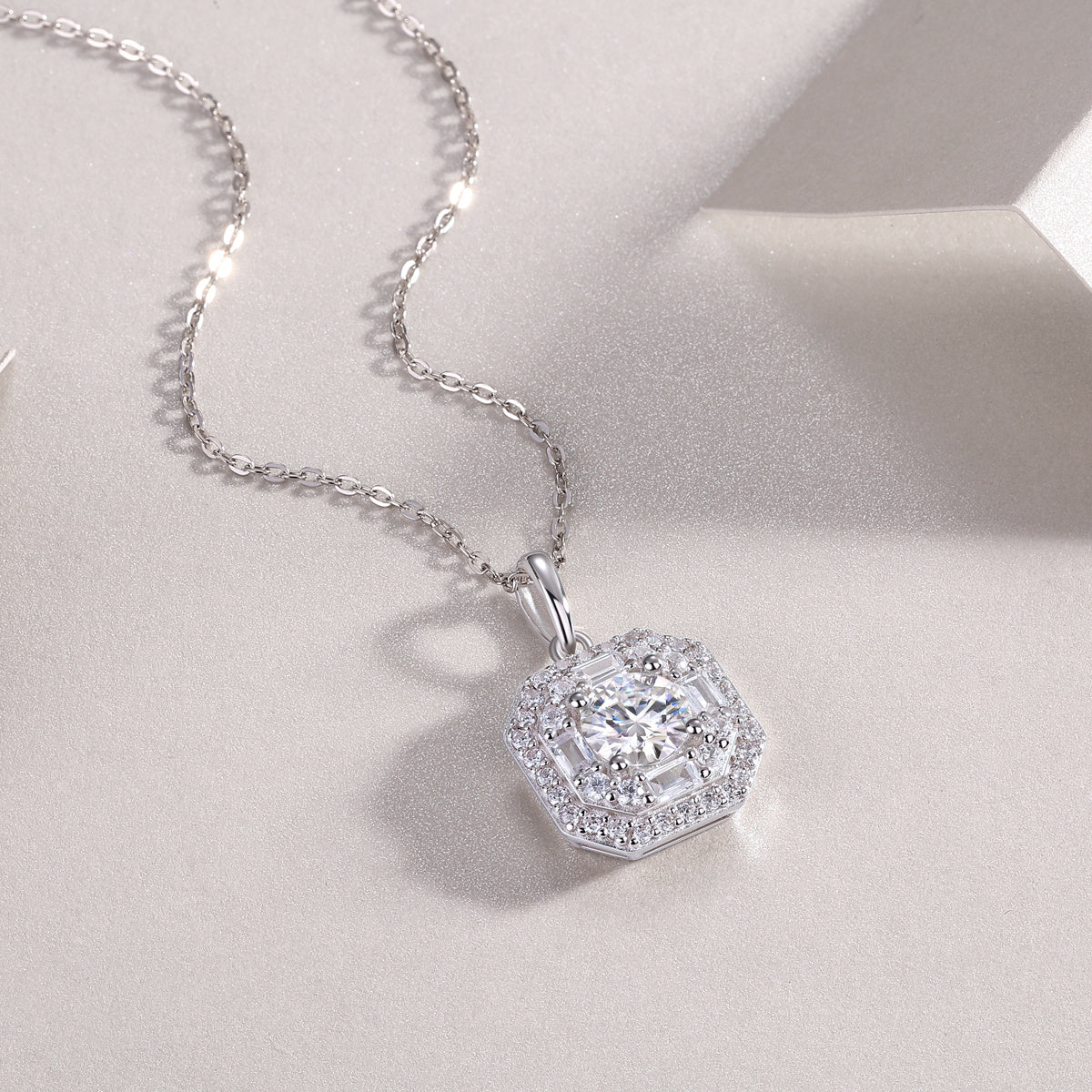 Small Square Bag - A Fashionable And Luxurious Diamond Jewelry Piece Set With 1-carat Moissan Diamond S925 Sterling Silver And Platinum-plated Pendant Weloria