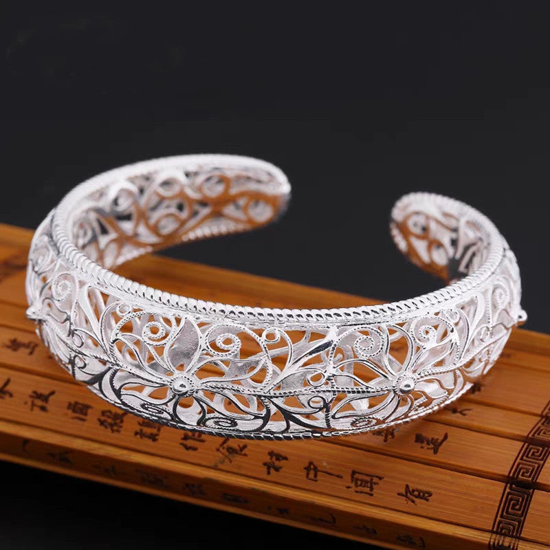 Women's Hollow-out Wide-faced Filigree Bracelet Weloria