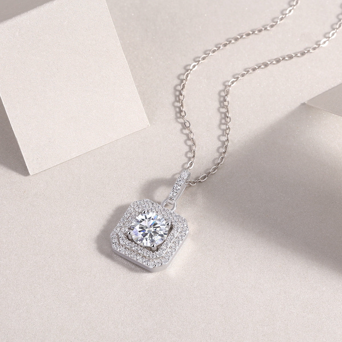 Sugar Diamond - A Fashionable And Luxurious Diamond Jewelry Piece Set With 1-carat Moissanite S925 Sterling Silver And Platinum-plated Pendant Weloria