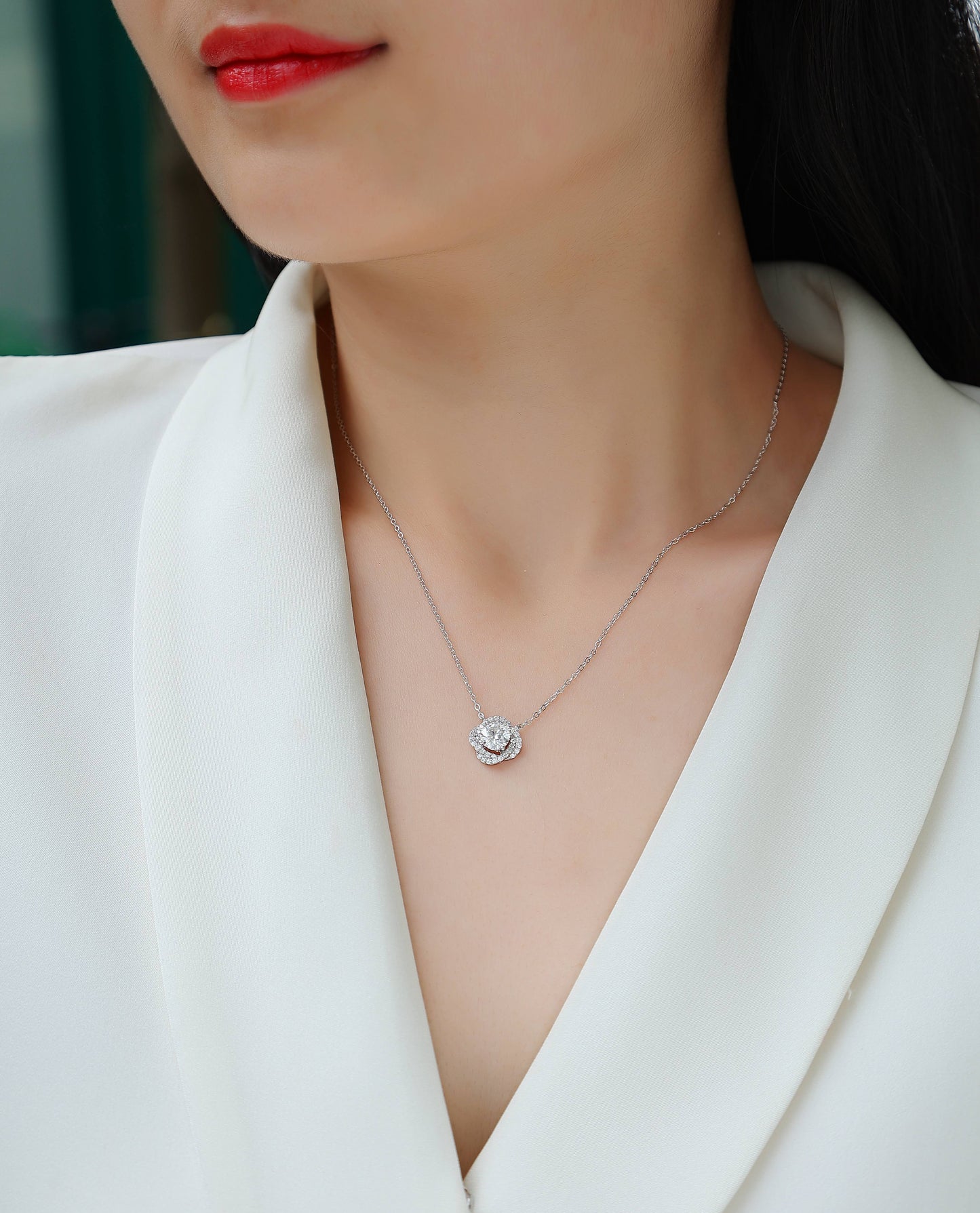 Lucky Flower - A Fashionable And Luxurious Diamond Jewelry Pendant Set With 1-carat Moissanite S925 Sterling Silver And Platinum Plating Weloria