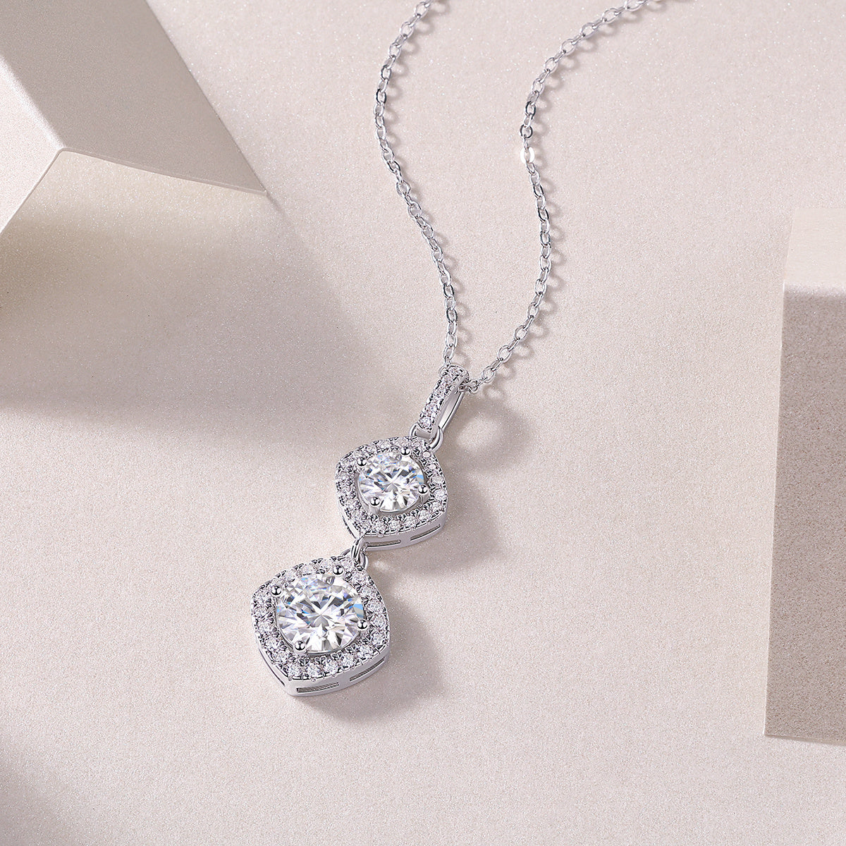 Snowy Wonderland - A Fashionable And Luxurious Diamond Jewelry Pendant Set With 1-carat Moissanite S925 Sterling Silver And Platinum Plating Weloria