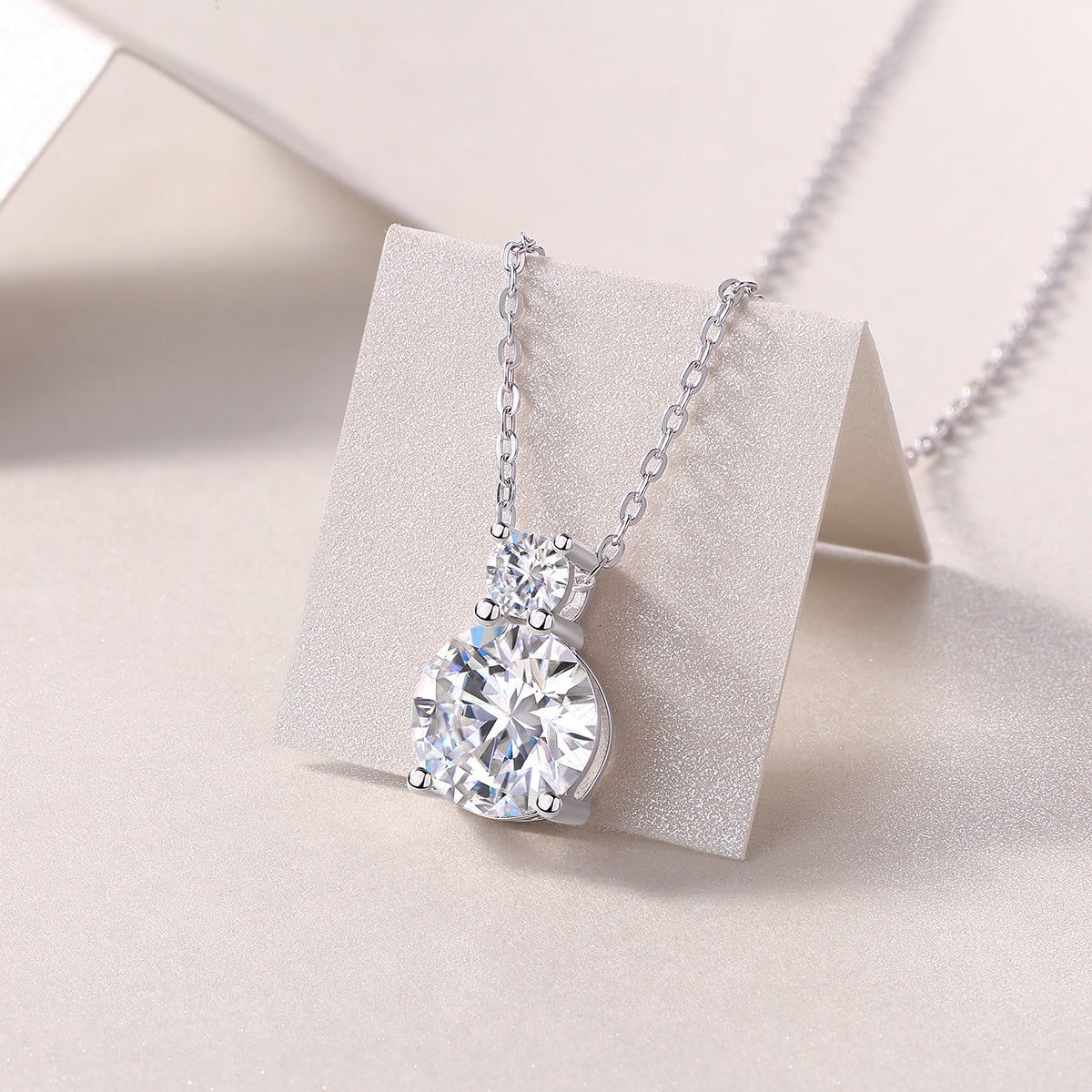Jazz Manor - A Fashionable And Luxurious Diamond Jewelry Piece Set With 3-carat Moissanite S925 Sterling Silver And Platinum-plated Pendant Weloria