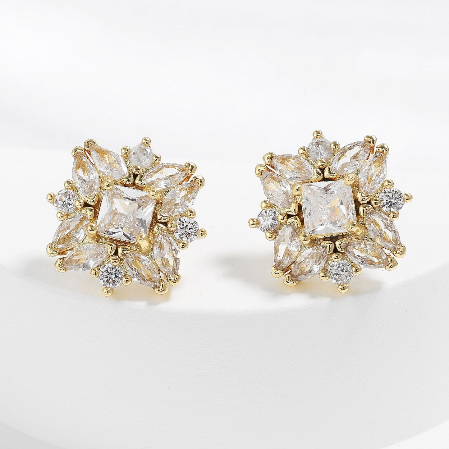 Zircon Women's Fashion High Class Elegant Special Interest Earrings Weloria