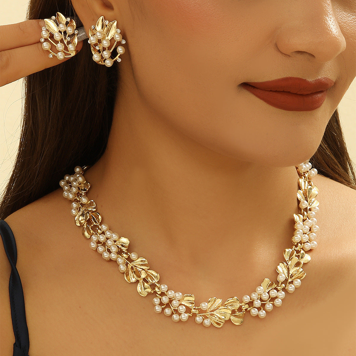 Mid-ancient Necklace Ginkgo Leaf Pearl Vintage Brushed Frosted Weloria