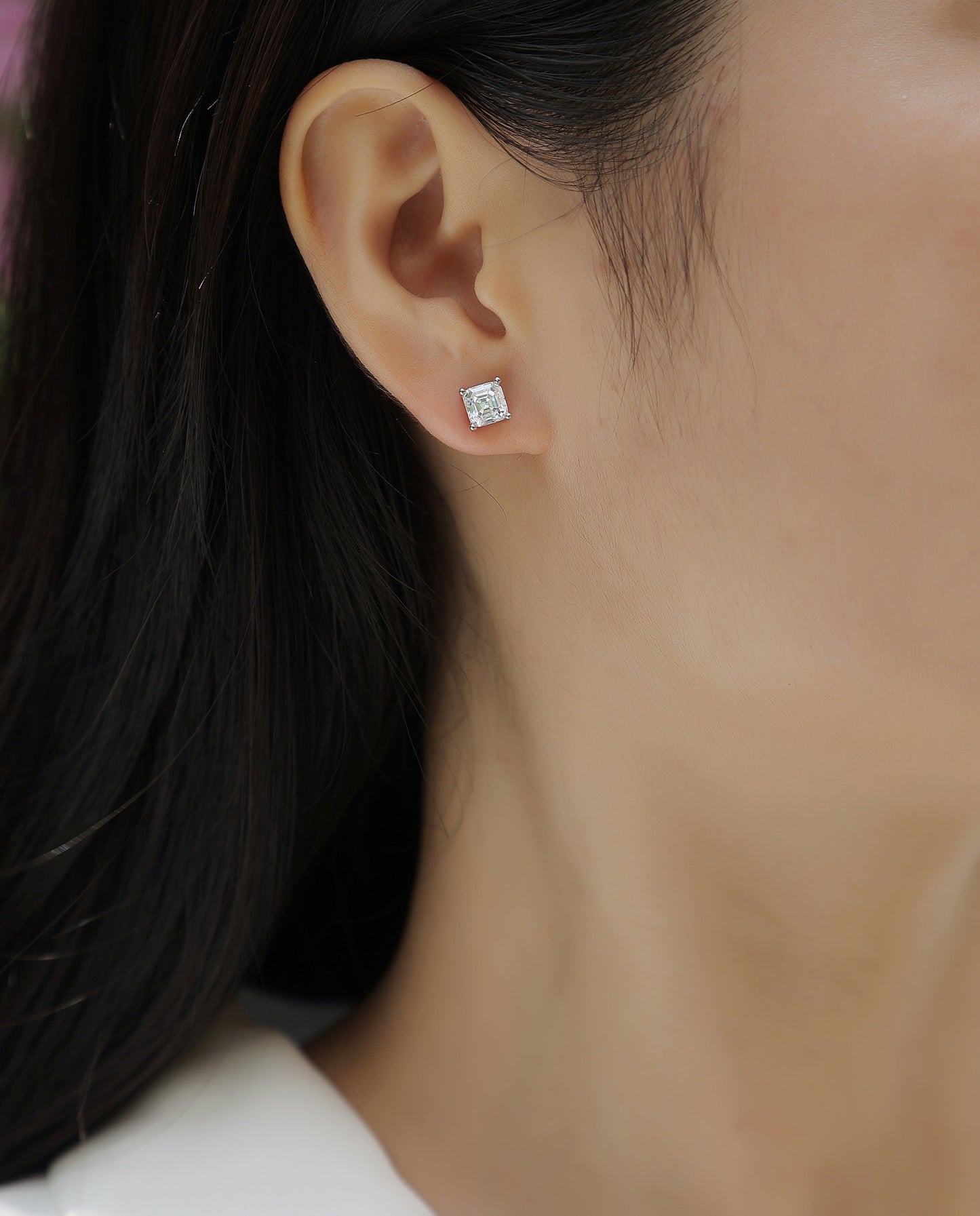 Unrestrained - A Fashionable And Luxurious Diamond Jewelry Piece Set With Square Moissanite S925 Sterling Silver And Platinum-plated Pendant Weloria