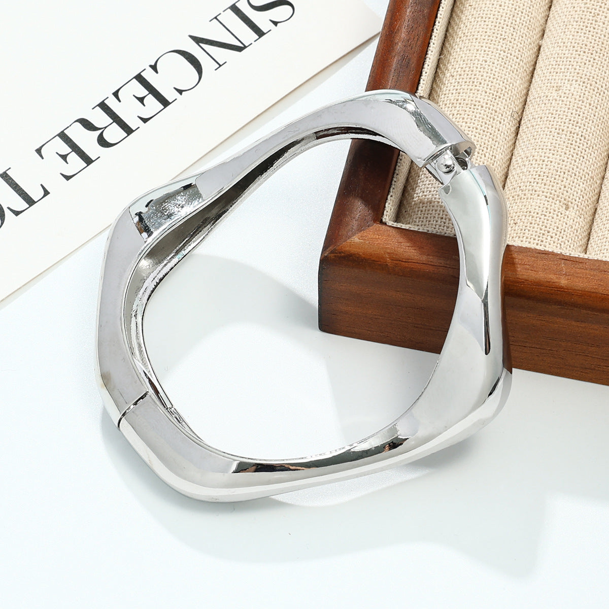 Bracelet Creative Retro Metal Glossy Surface Bracelet Weloria