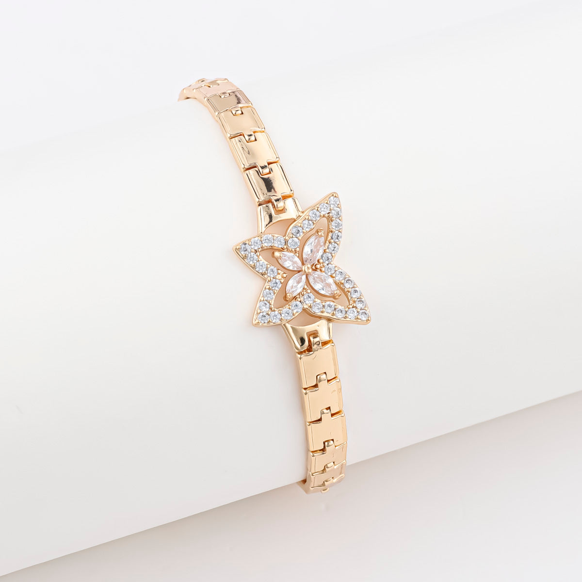 18K Gold-plated Butterfly Clover Copper Women's Bracelet Weloria