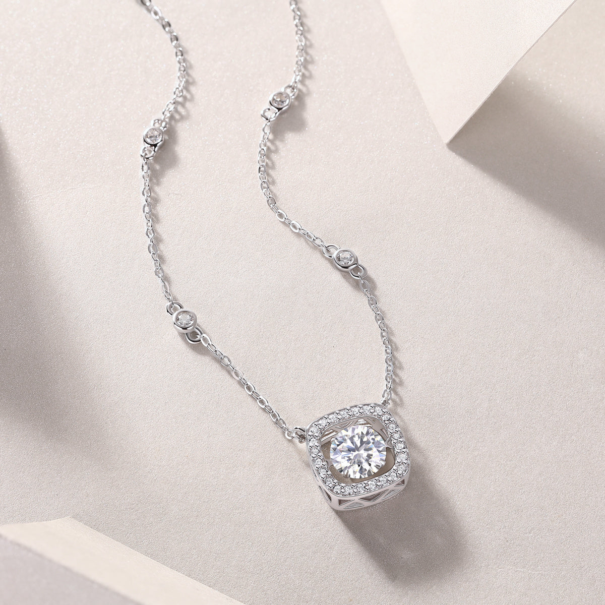 Sweet - A Fashionable And Luxurious Diamond Jewelry Pendant Set With 1-carat Moissanite S925 Sterling Silver And Platinum Plating Weloria