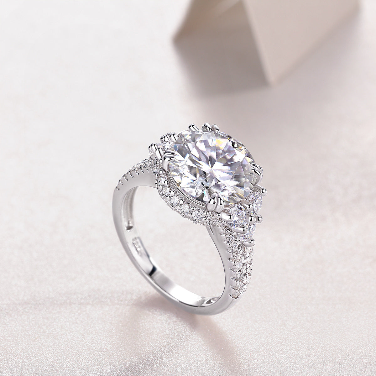 Dance With Youth - A Fashionable And Luxurious Jewelry Accessory Set With 5-carat Moissan Diamond S925 Sterling Silver And Platinum-plated Diamond Weloria