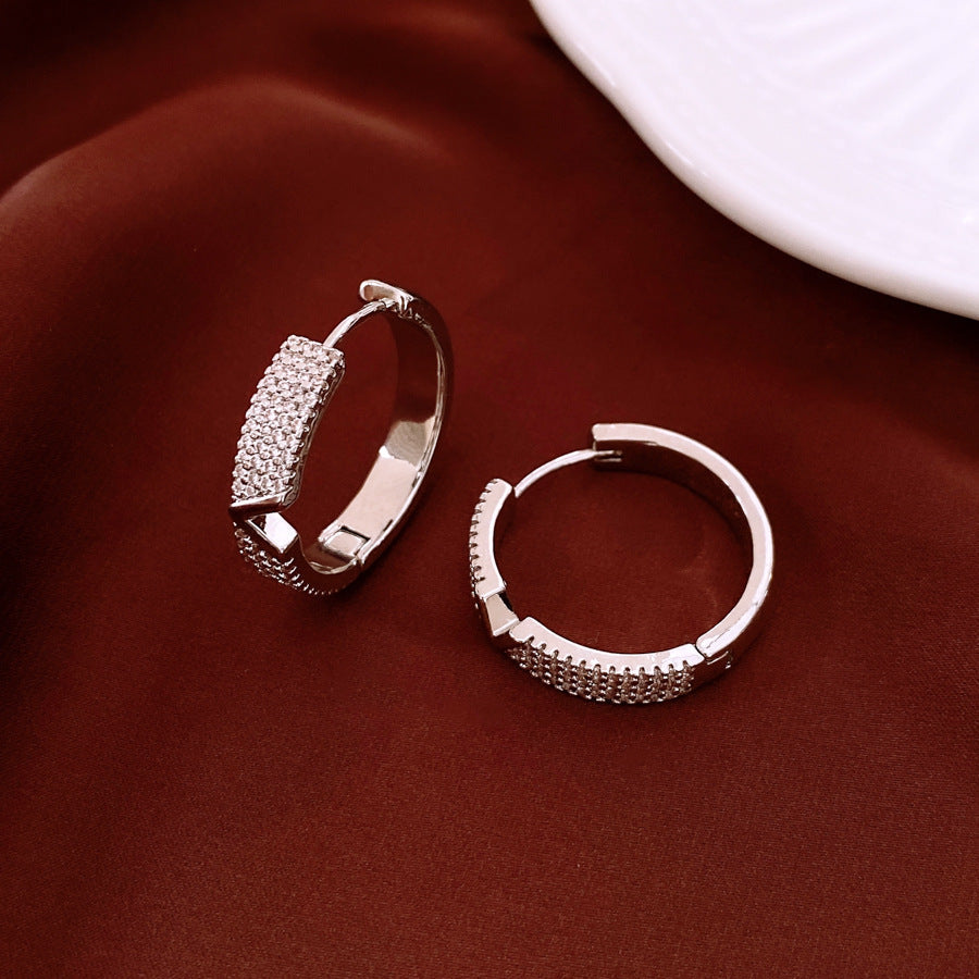 Simple And Versatile Letter Round Women's Ear Clip Weloria