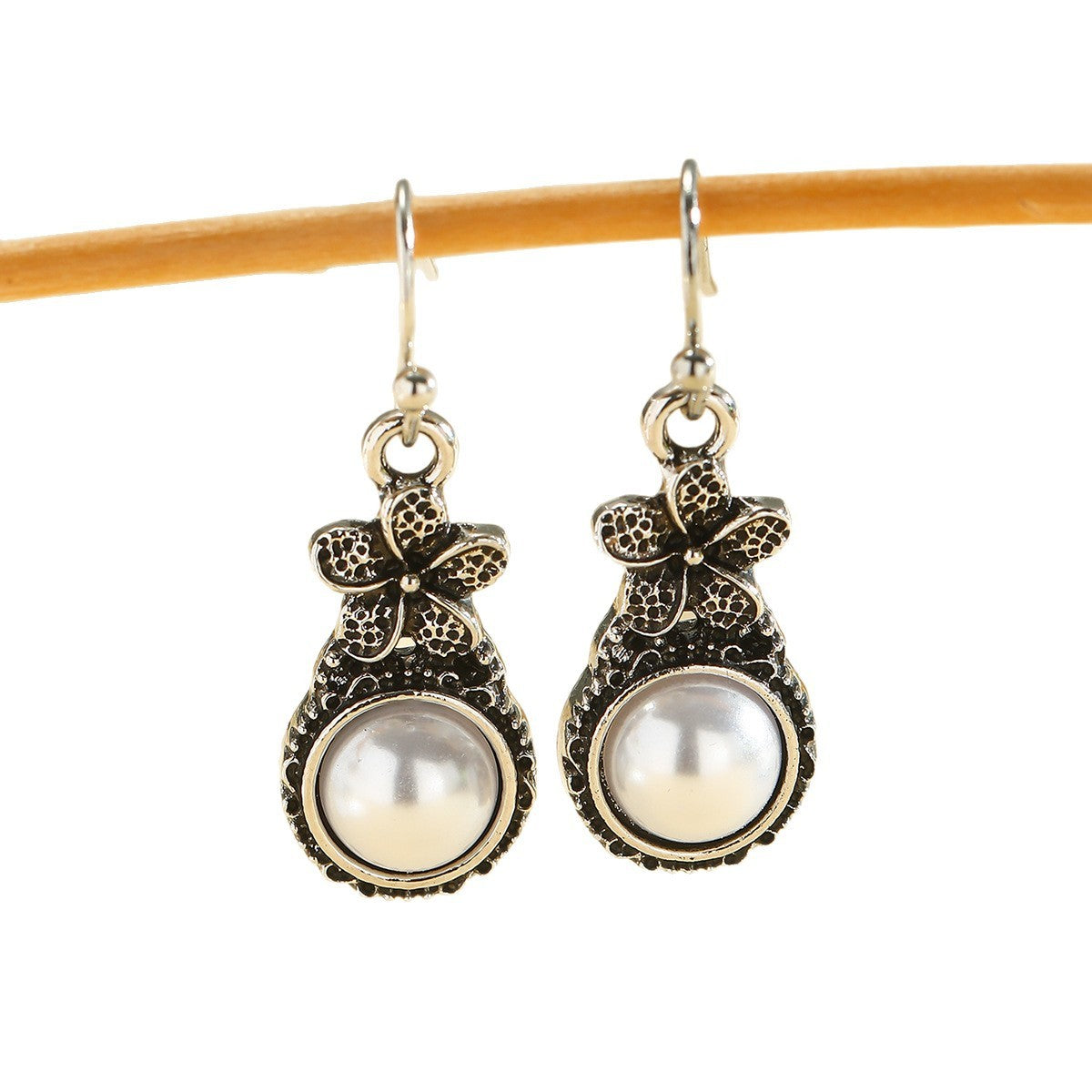 Environmental Alloy Plating Vintage Silver Plated Flower Inlaid Pearl Earrings Weloria