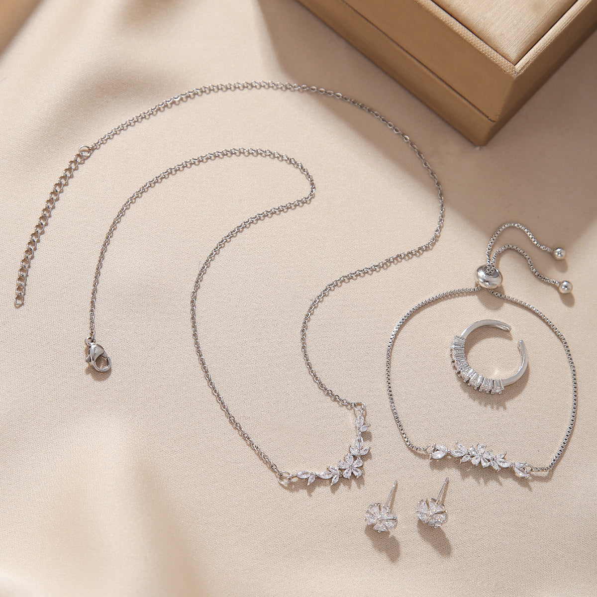 Simple Elegant Zircon Inlaid Jewelry Set Silver Flower Necklace Exquisite Earrings Bracelet Ring Suitable For Women's Daily Holiday Wear Weloria