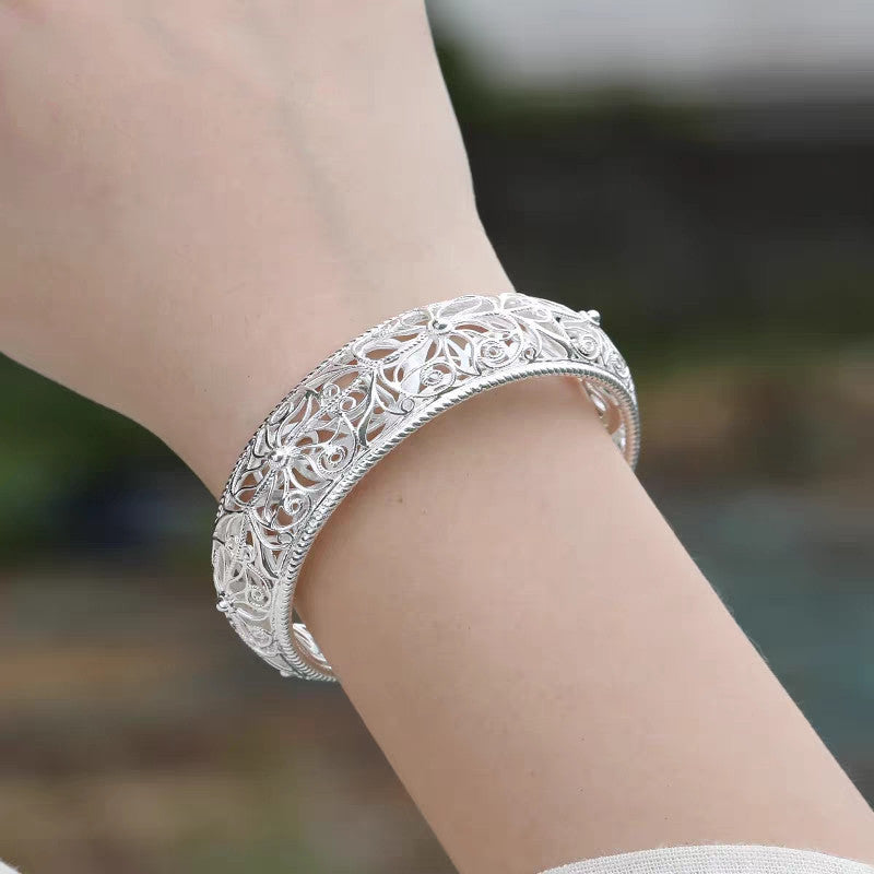 Women's Hollow-out Wide-faced Filigree Bracelet Weloria