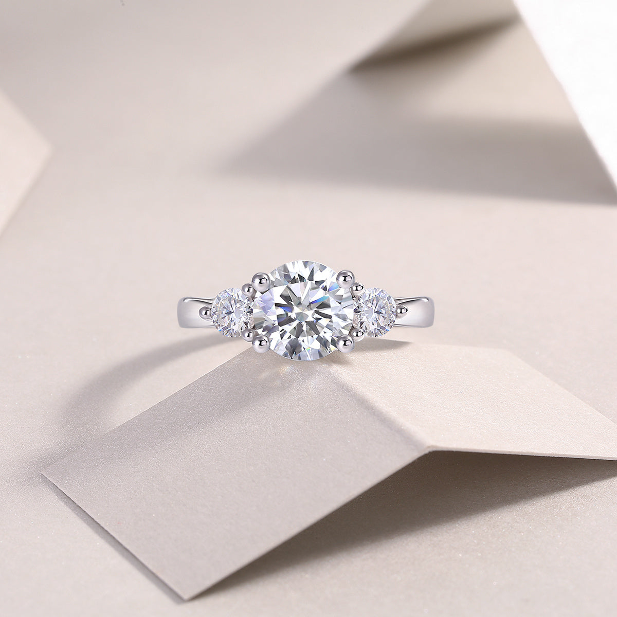 Three Lives And Three Worlds - A Fashionable And Luxurious Jewelry Piece Set With 2-carat Moissan Diamond S925 Sterling Silver And Platinum-plated Diamond Weloria