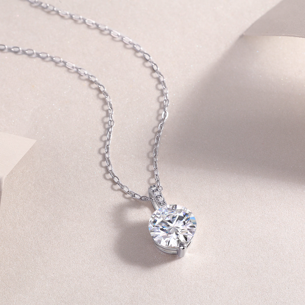 A Lifetime Of Brilliance - A Fashionable And Luxurious Diamond Jewelry Pendant Set With 2-carat Moissanite S925 Sterling Silver And Platinum Plating Weloria