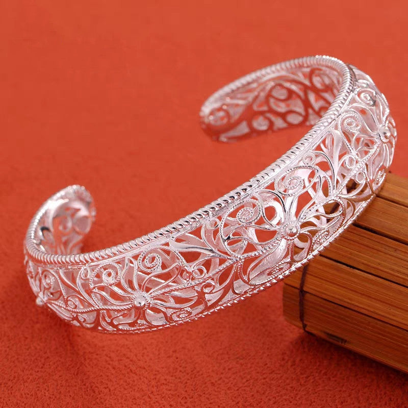 Women's Hollow-out Wide-faced Filigree Bracelet Weloria