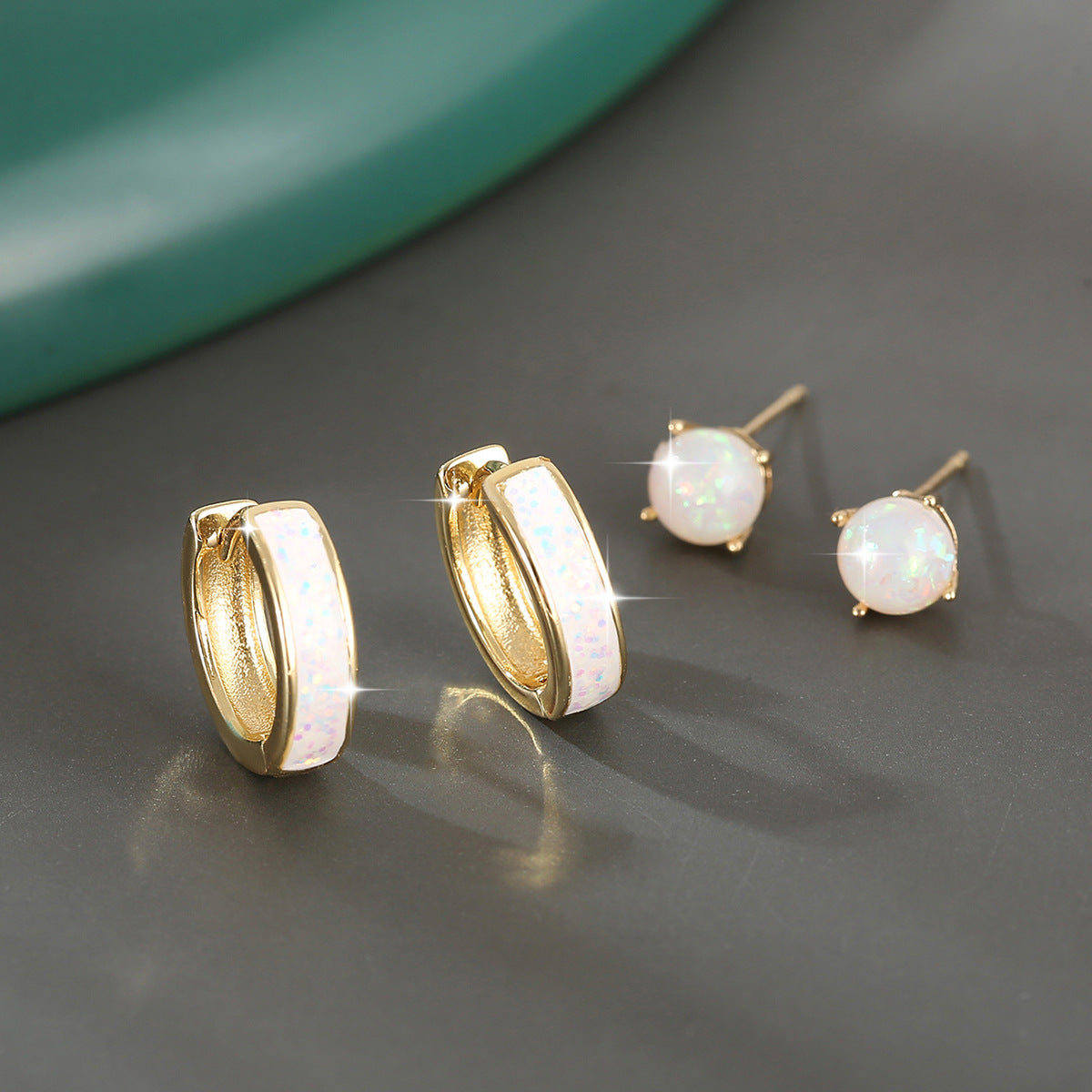 Luxury Temperament Copper Inlaid Opal Round Ear Clip Weloria