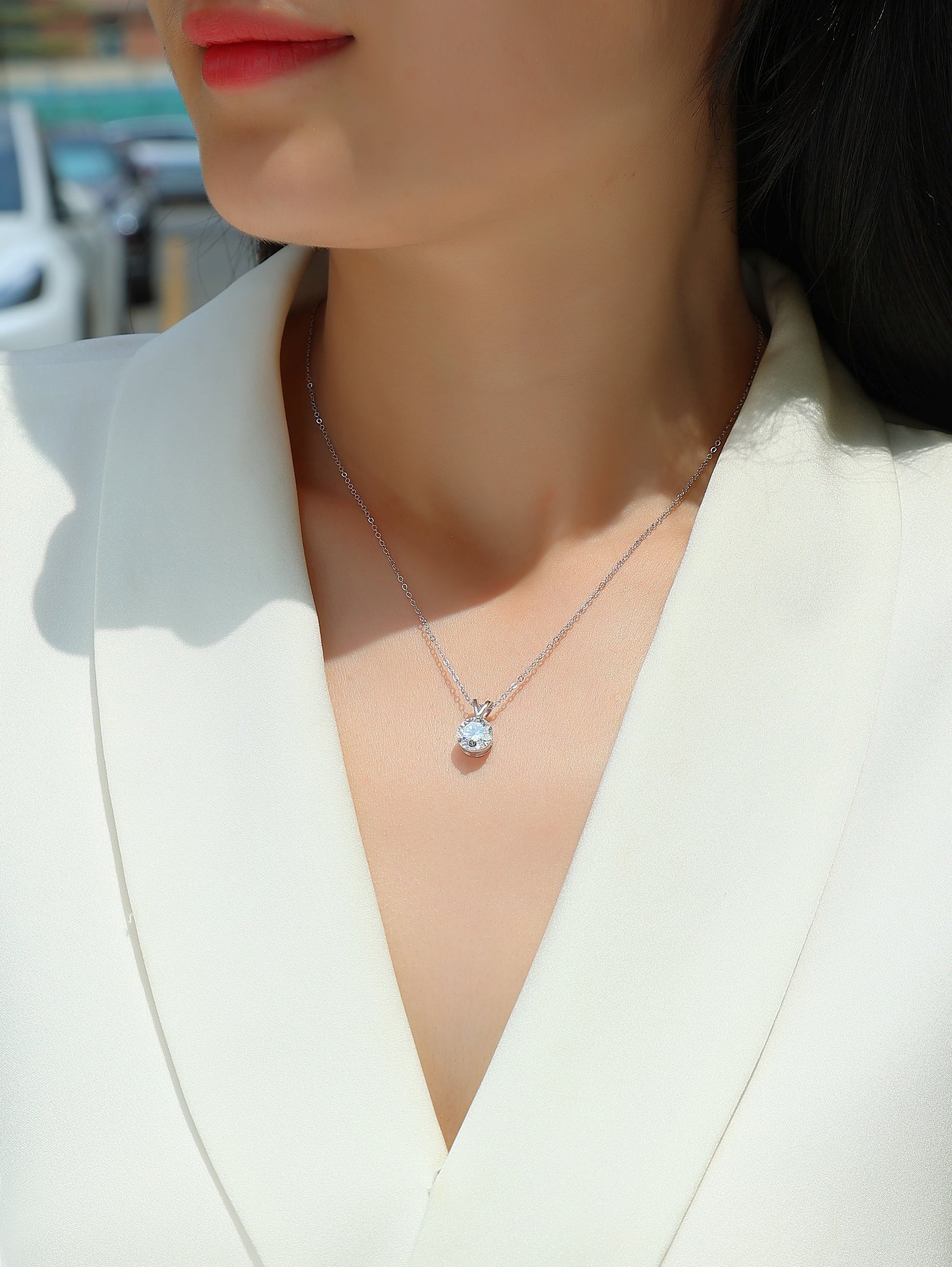 V-shaped - A Fashionable And Luxurious Diamond Jewelry Piece Set With 2-carat Moissan Diamond S925 Sterling Silver And Platinum-plated Pendant Weloria