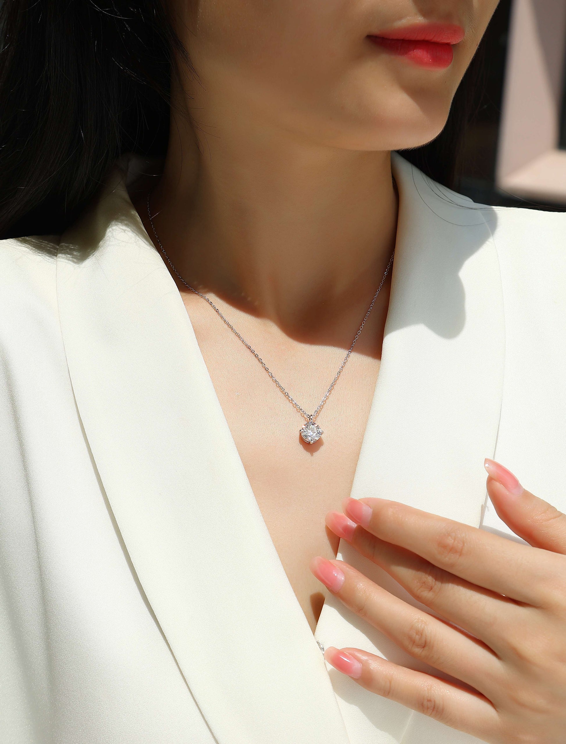 Round And Smooth - A Fashionable And Luxurious Diamond Jewelry Piece Set With 2-carat Moissan Diamonds, S925 Sterling Silver And Platinum-plated Pendant Weloria