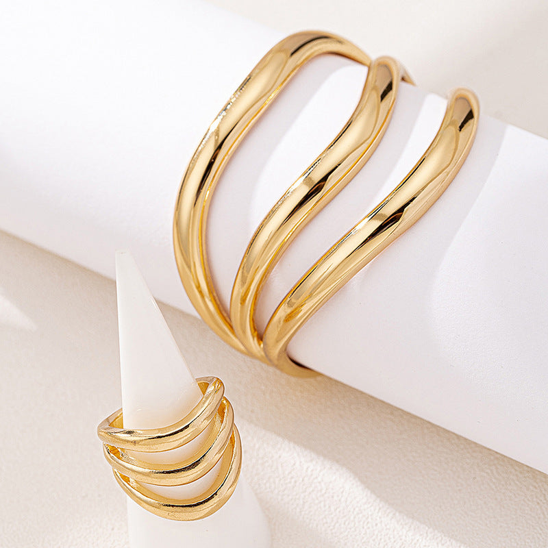 Personalized Retro Women's Ring Bracelet Ornament Suit Weloria
