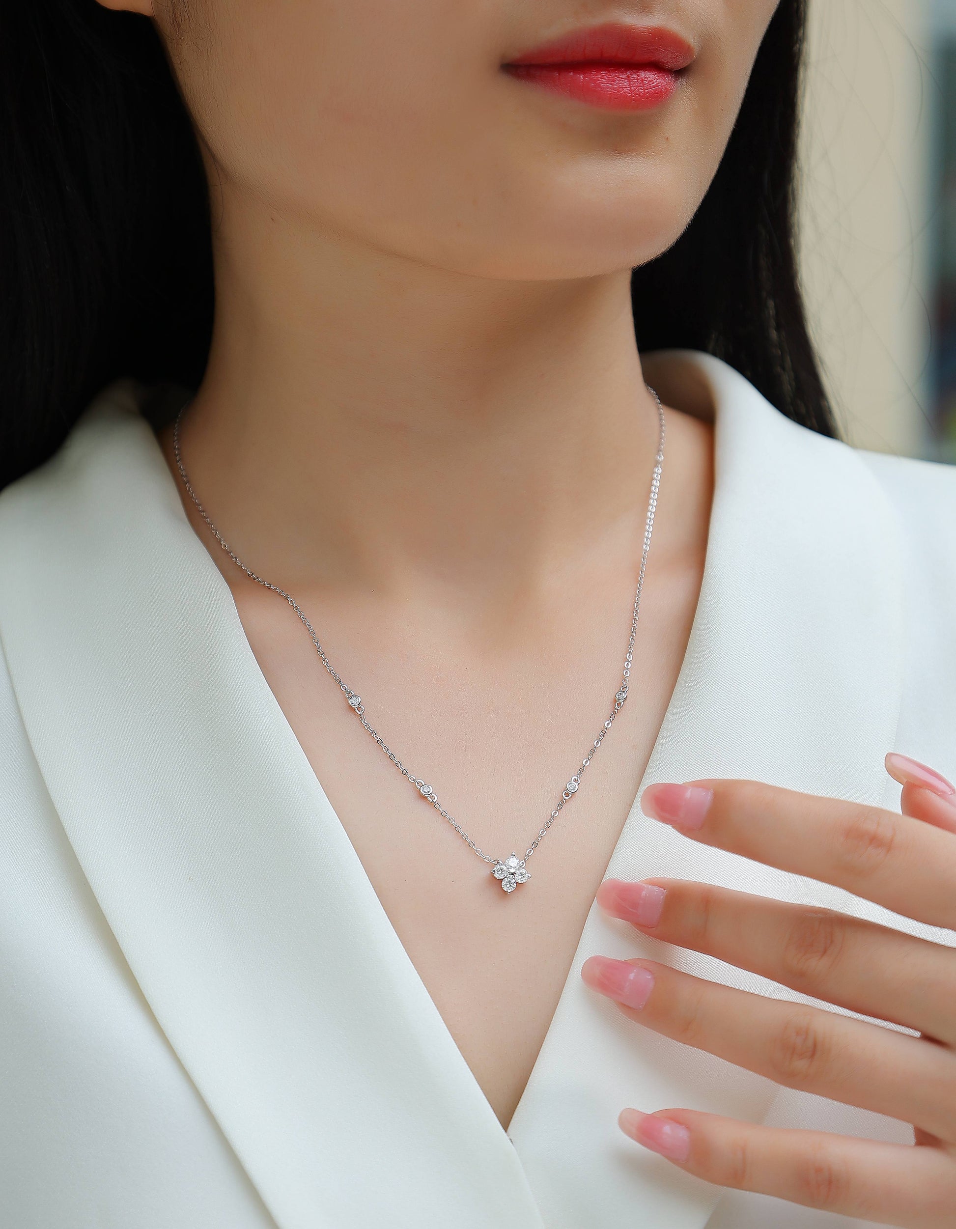 Radiant Star - A Fashionable And Luxurious Diamond Jewelry Pendant Set With Moissanite S925 Sterling Silver And Platinum Plating Weloria