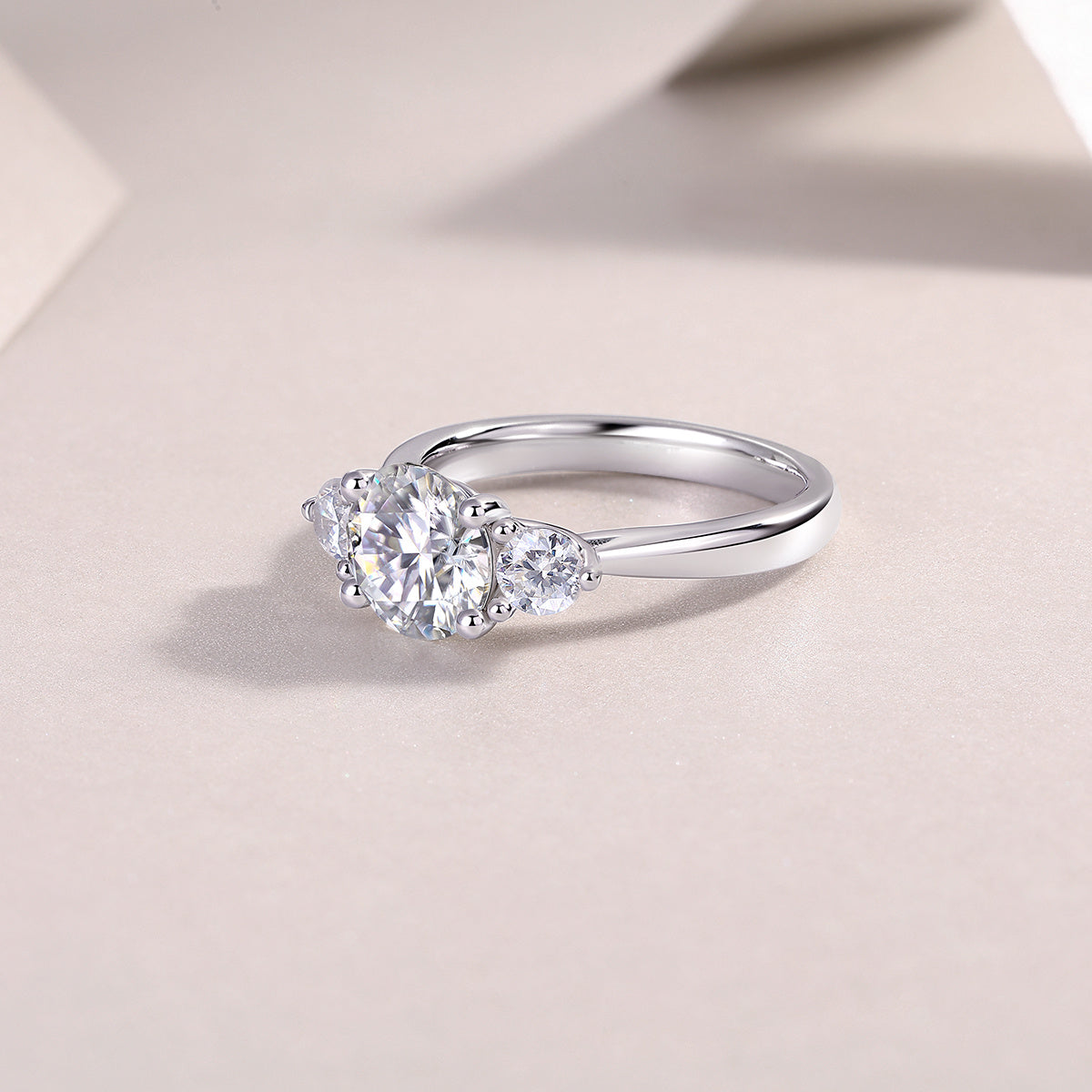 Three Lives And Three Worlds - A Fashionable And Luxurious Jewelry Piece Set With 2-carat Moissan Diamond S925 Sterling Silver And Platinum-plated Diamond Weloria