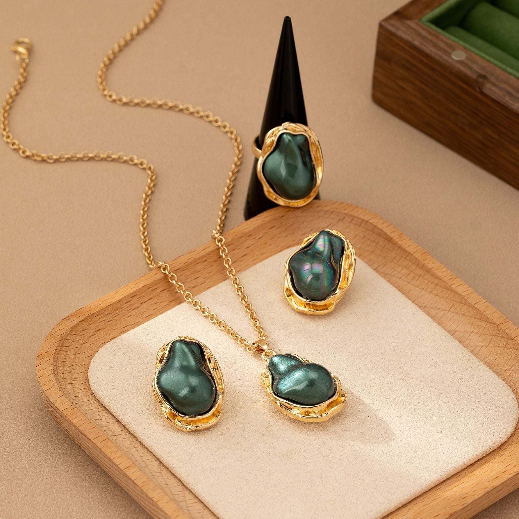 Retro Green Irregular Inlaid Imitation Pearl Necklace Ear Stud And Ring Weloria