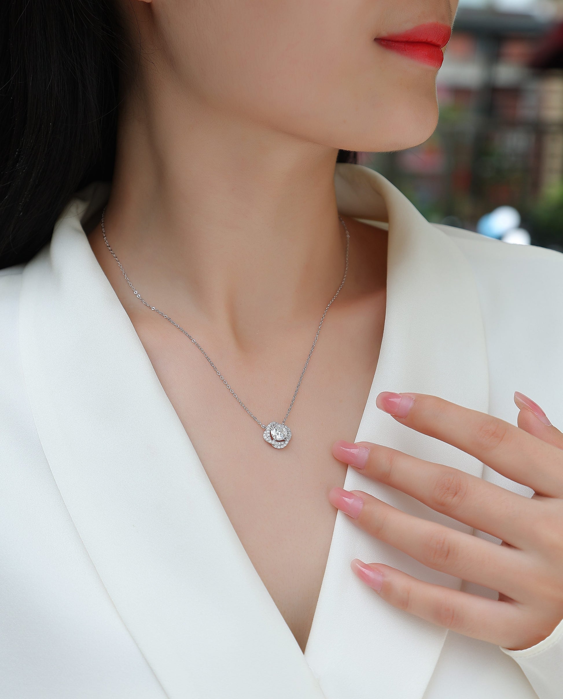 Lucky Flower - A Fashionable And Luxurious Diamond Jewelry Pendant Set With 1-carat Moissanite S925 Sterling Silver And Platinum Plating Weloria