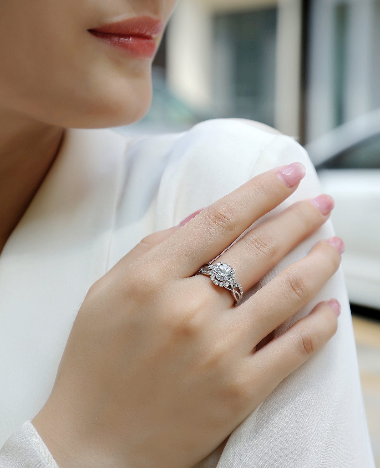Snow Lotus - A Fashionable And Luxurious Jewelry Piece Set With 2-carat Moissanite S925 Sterling Silver And Platinum-plated Diamond Weloria
