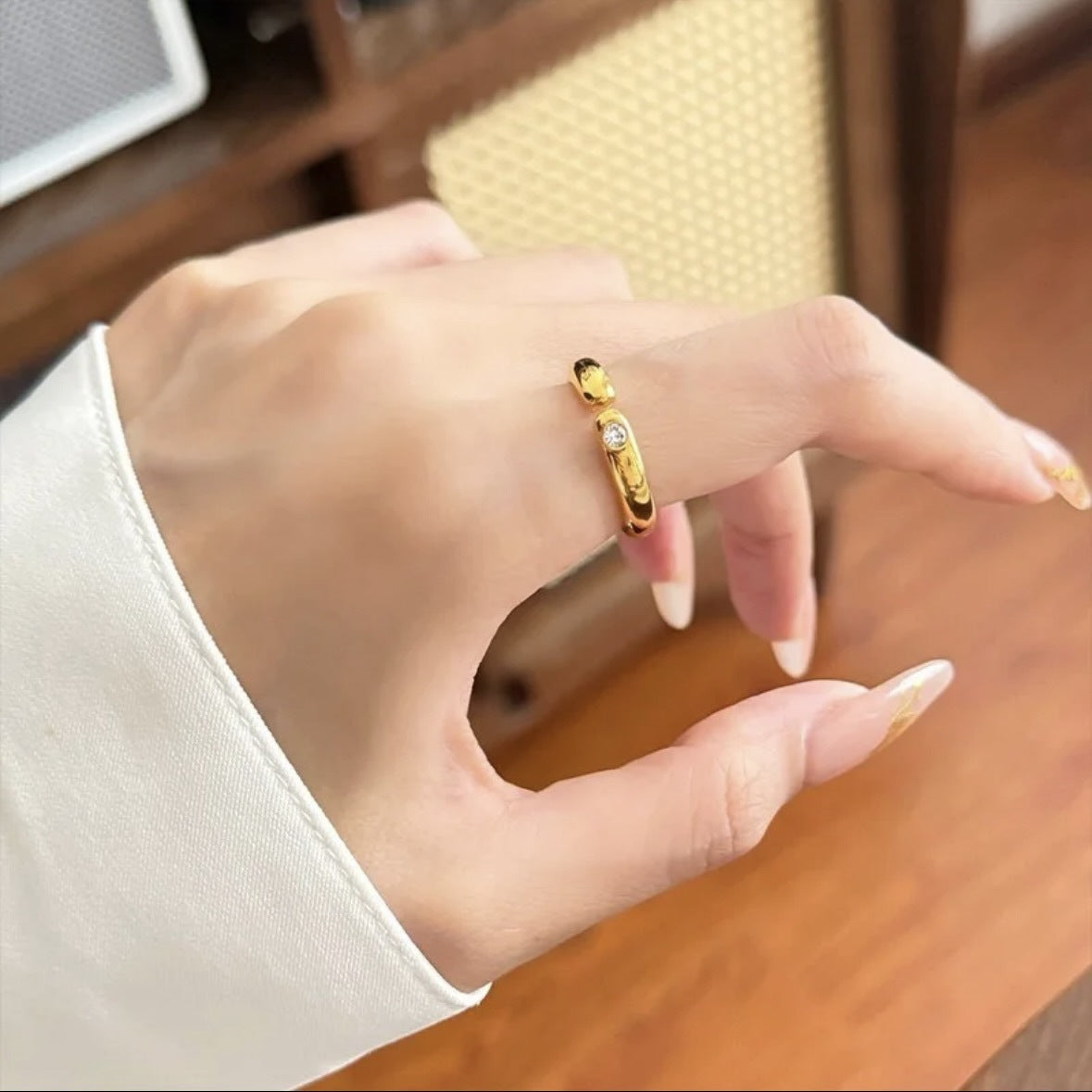 Color Retaining Ancient Law Alluvial Gold Spot Drill Loach Back Ring Weloria