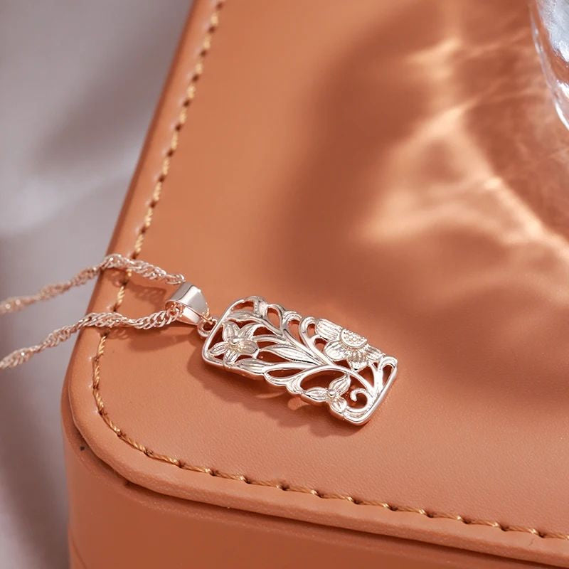 Lady's Hollowed-out Flower Pendant On The Collarbone Weloria