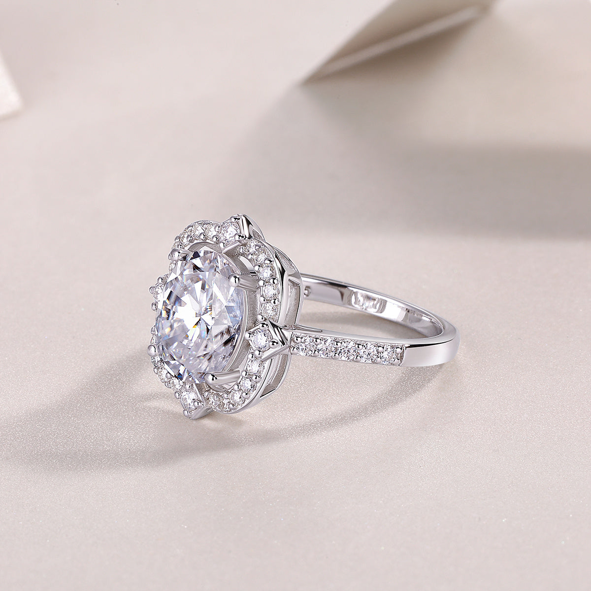 Camellia - A Fashionable Jewelry Ring Set With Moissanite S925 Sterling Silver And Gold-plated Diamond Weloria