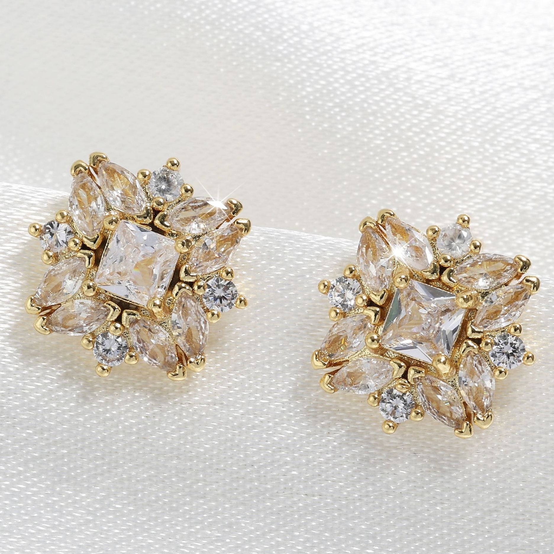 Zircon Women's Fashion High Class Elegant Special Interest Earrings Weloria