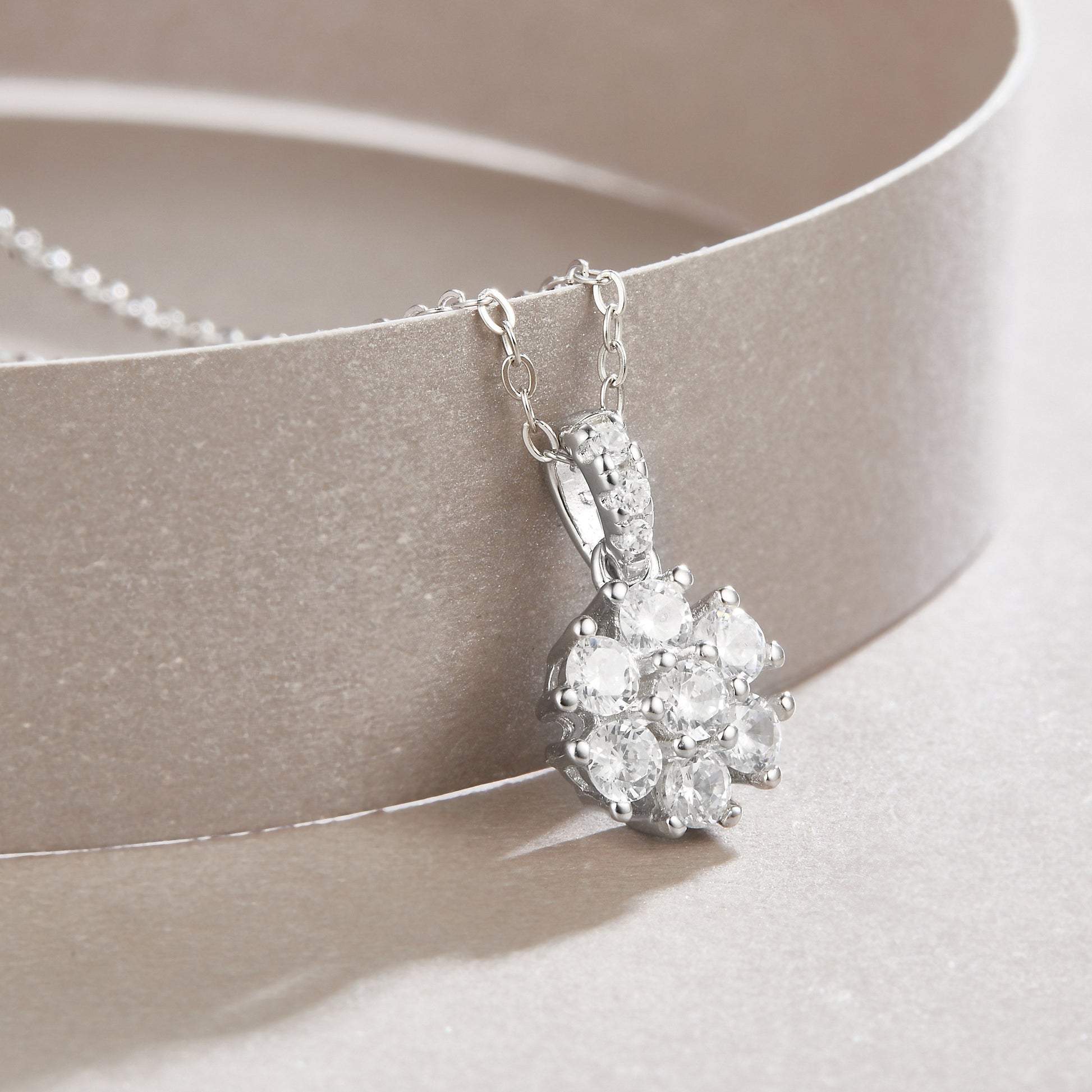 Snowflake Dance - A Fashionable And Luxurious Diamond Jewelry Pendant Set With Moissanite S925 Sterling Silver And Platinum Plating Weloria