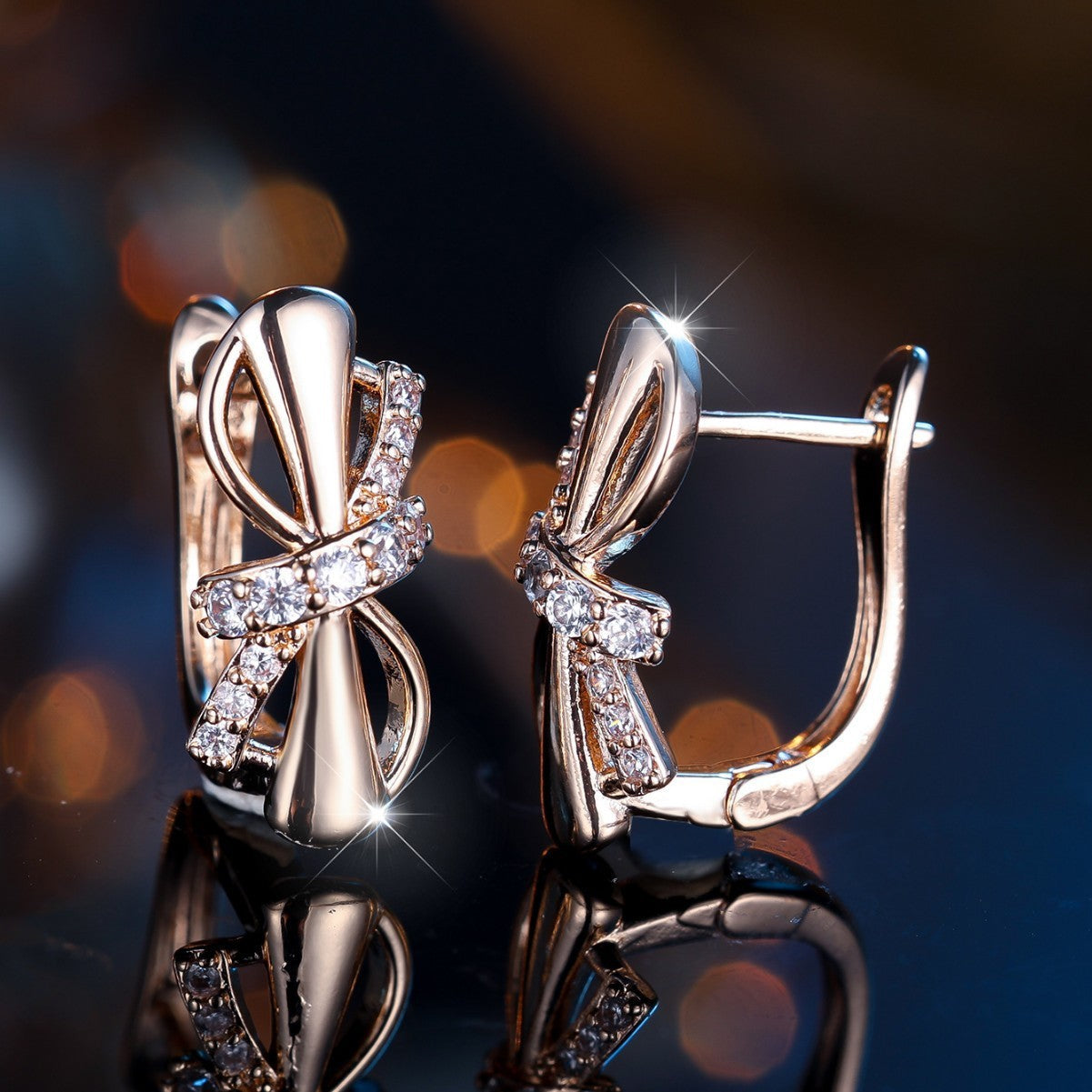 Champagne Gold Round White Diamond Fine Bends And Hitches Ear Clip Weloria