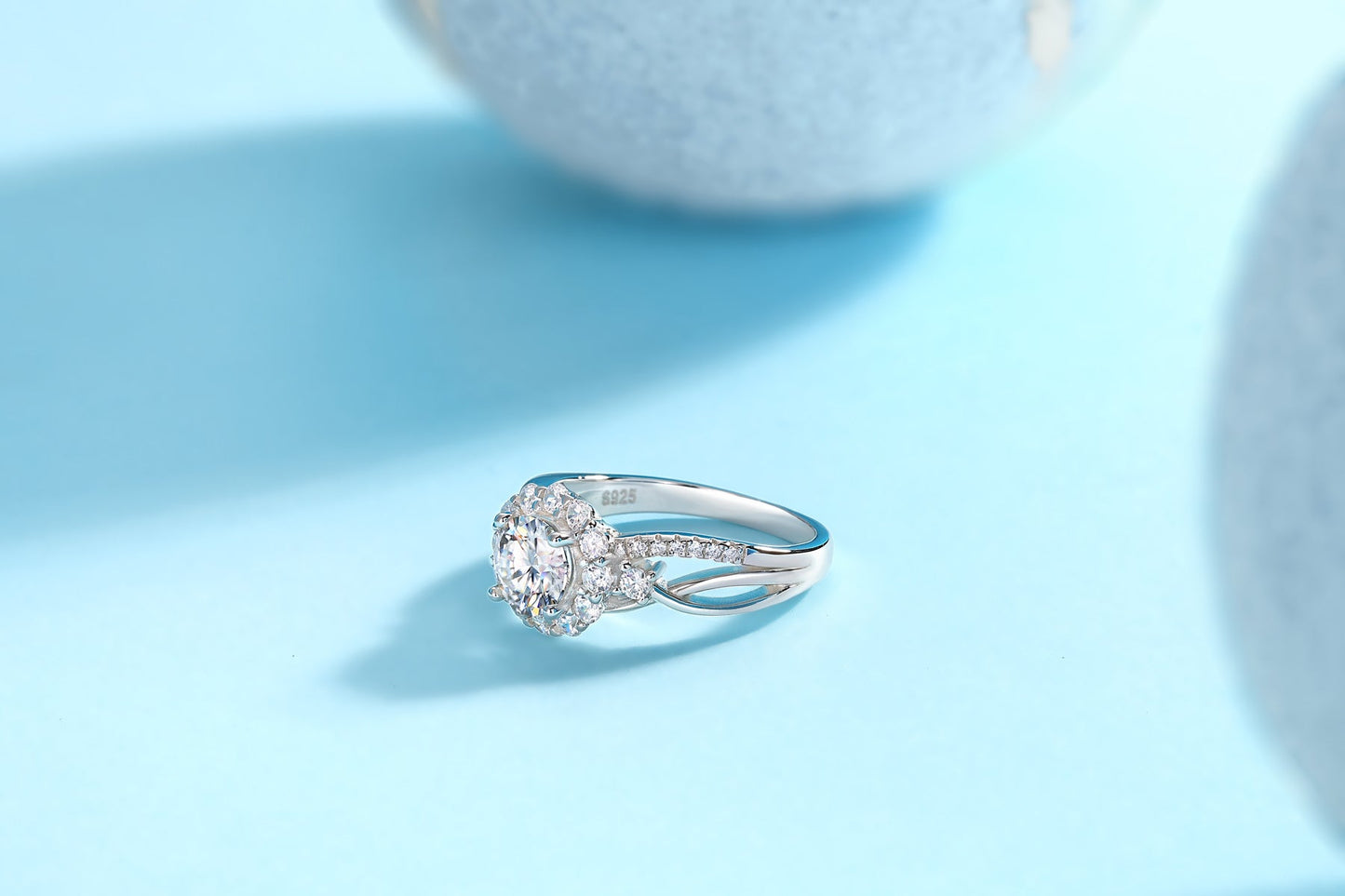 Snow Lotus - A Fashionable And Luxurious Jewelry Piece Set With 2-carat Moissanite S925 Sterling Silver And Platinum-plated Diamond Weloria