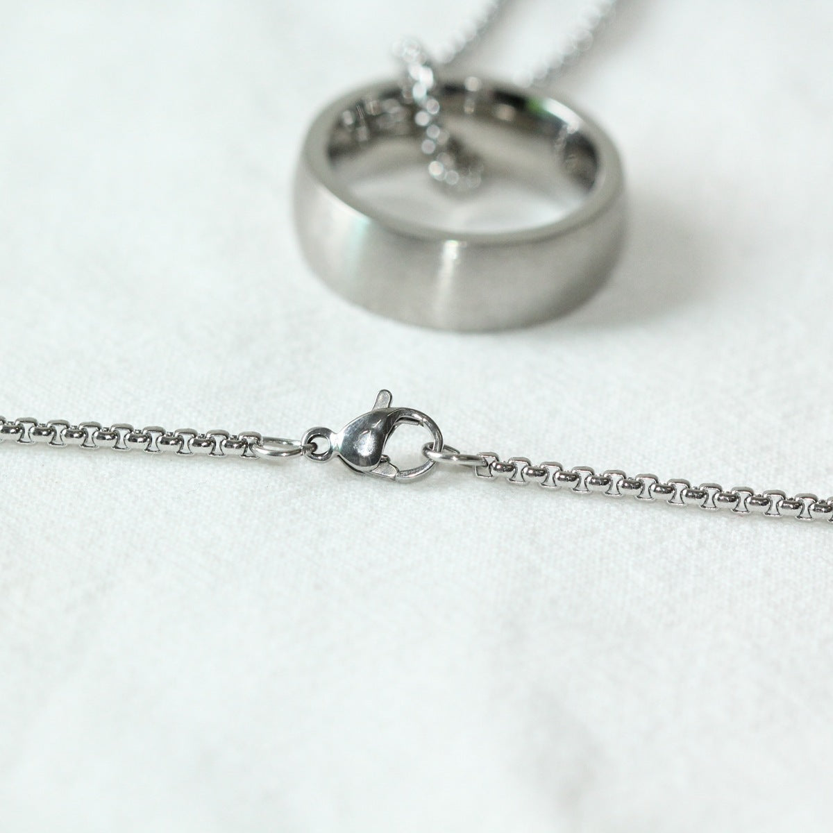 Men's Casual Versatile Pearl Chain Plain Circle Pendant Necklace Weloria