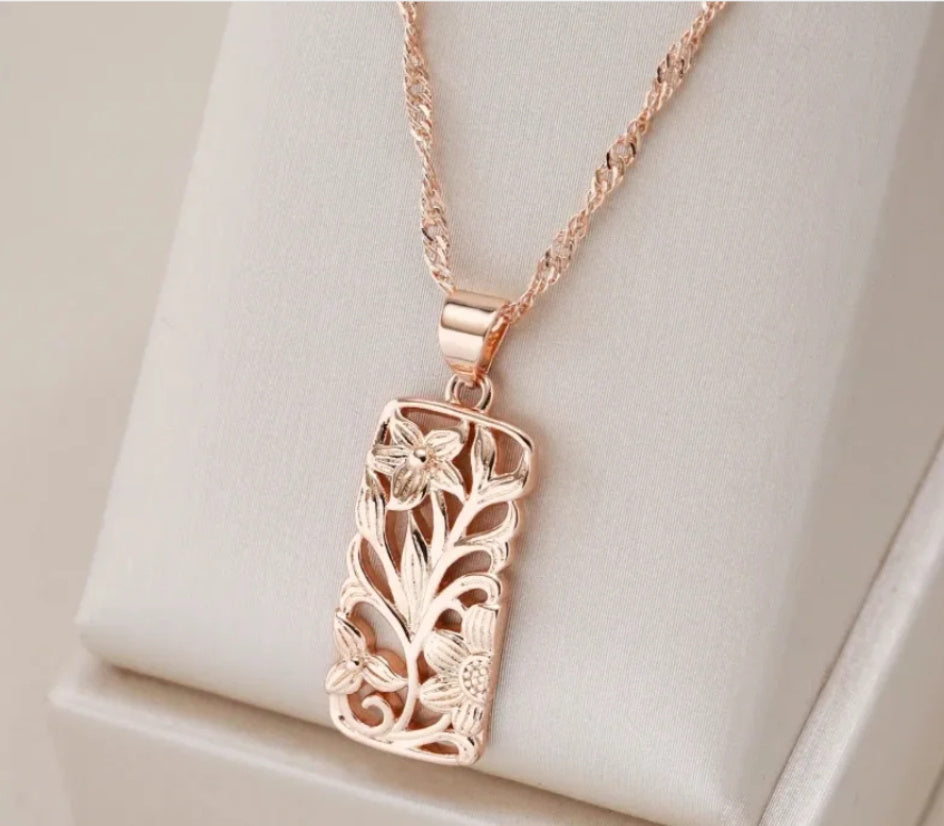 Lady's Hollowed-out Flower Pendant On The Collarbone Weloria