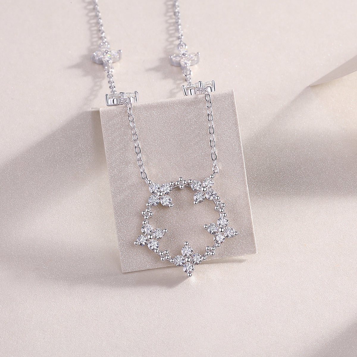 Iris - A Fashionable And Luxurious Diamond Jewelry Pendant Set With Moissanite S925 Sterling Silver And Platinum Plating Weloria