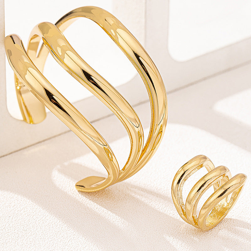 Personalized Retro Women's Ring Bracelet Ornament Suit Weloria