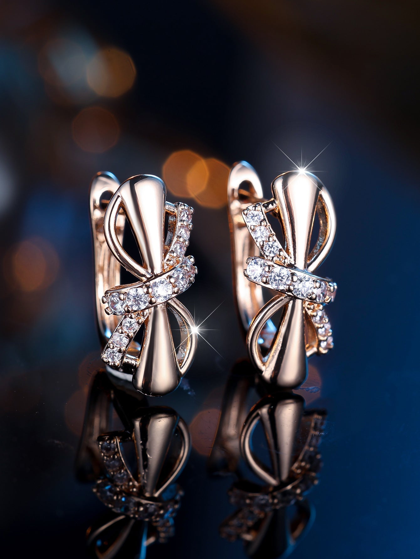 Champagne Gold Round White Diamond Fine Bends And Hitches Ear Clip Weloria